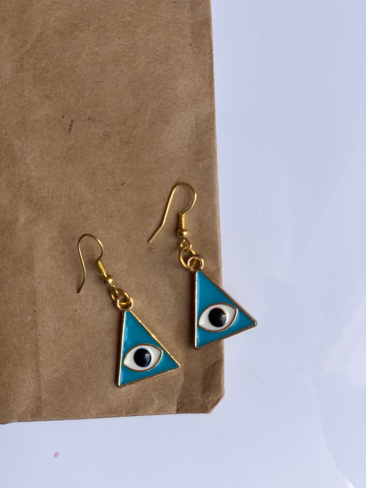 Triangle eye earrings 