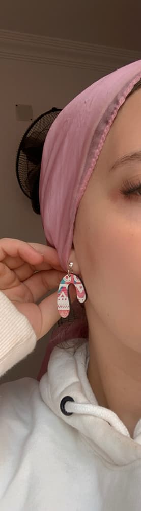 A set of 4 earrings 