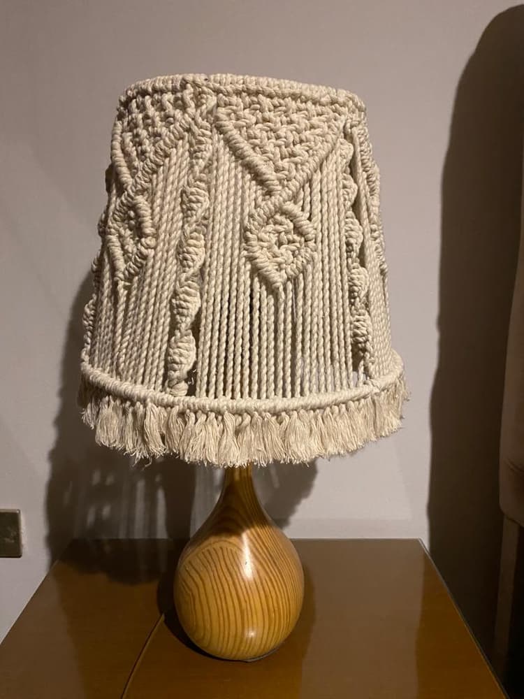 Side lamp chapeau