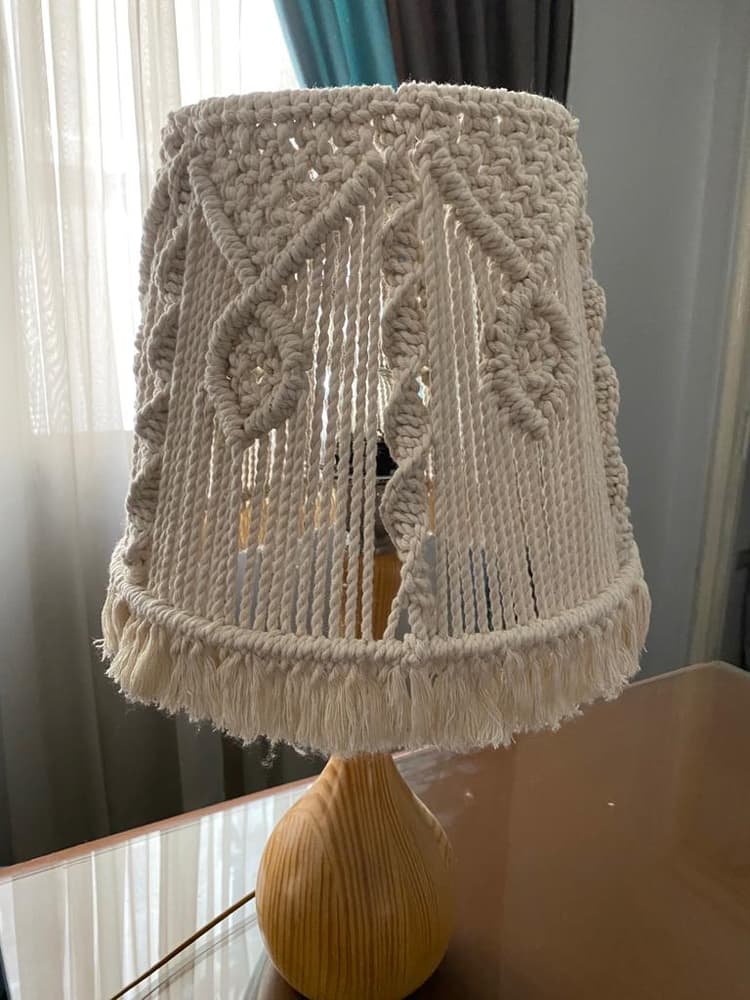 Side lamp chapeau