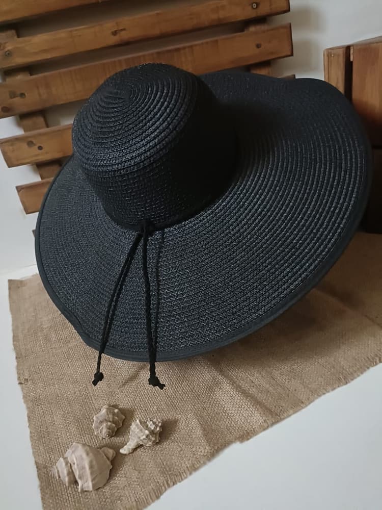 blackr.hat1