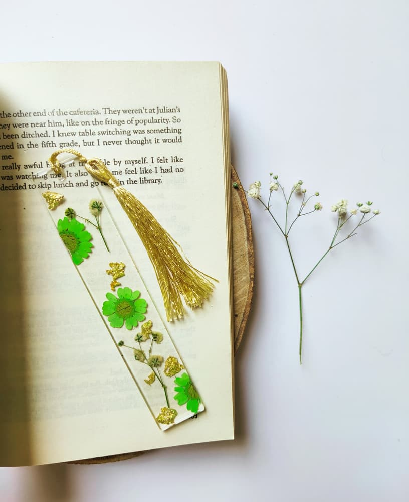 Bookmark from real dried flowers - green 