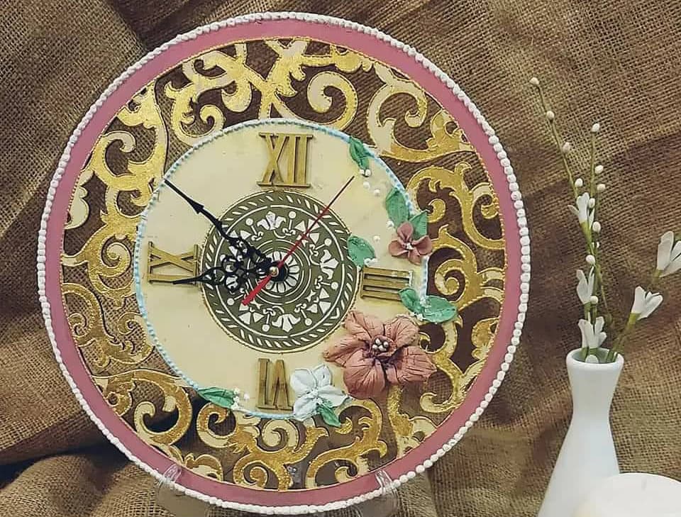 Handmade vintage watch sculpture flowers