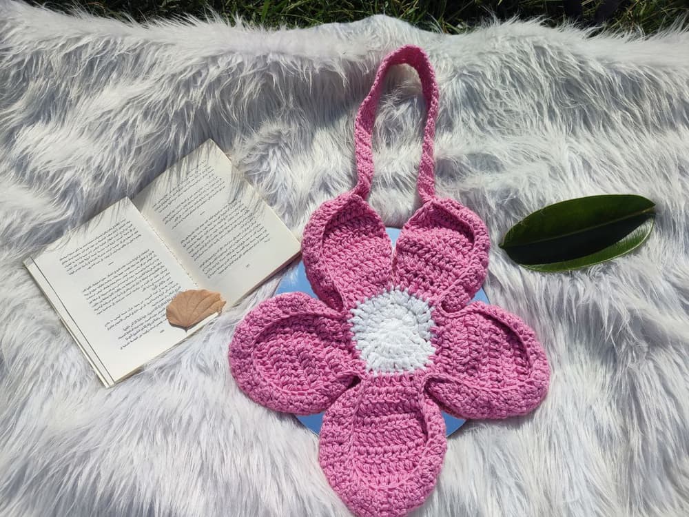 crochet flower pink and white bag