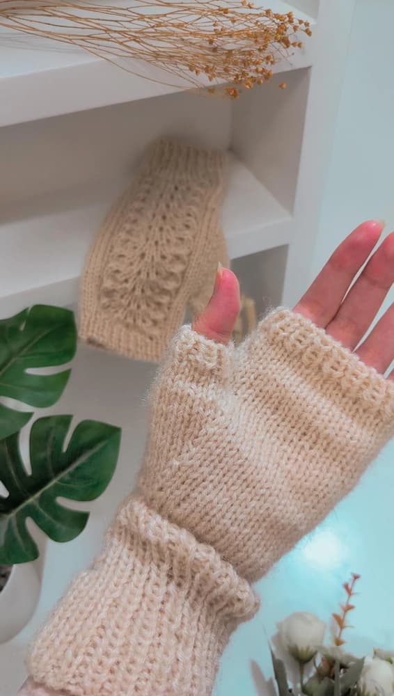 Handknitted gloves 