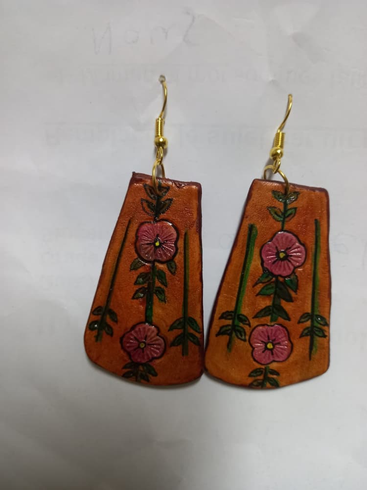 Natural leather earrings, hand hammered, engraved and colored code2