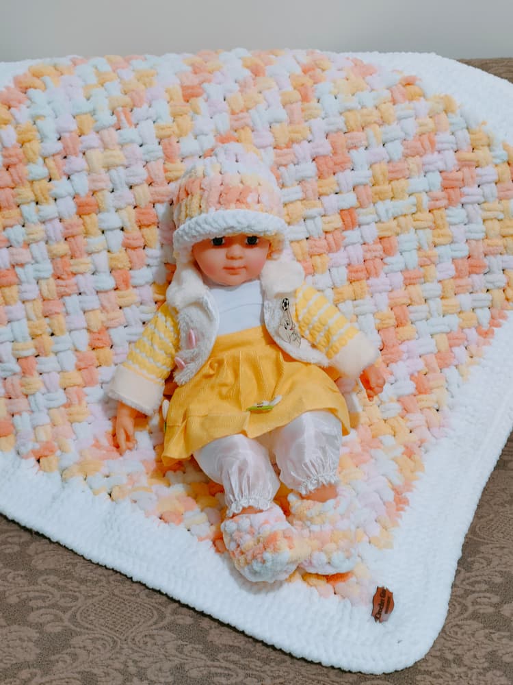 Plush crochet blanket set for baby