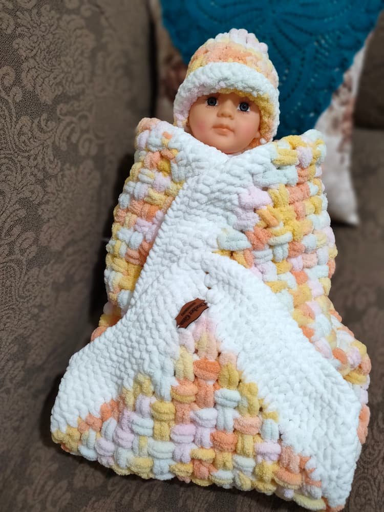 Plush crochet blanket set for baby