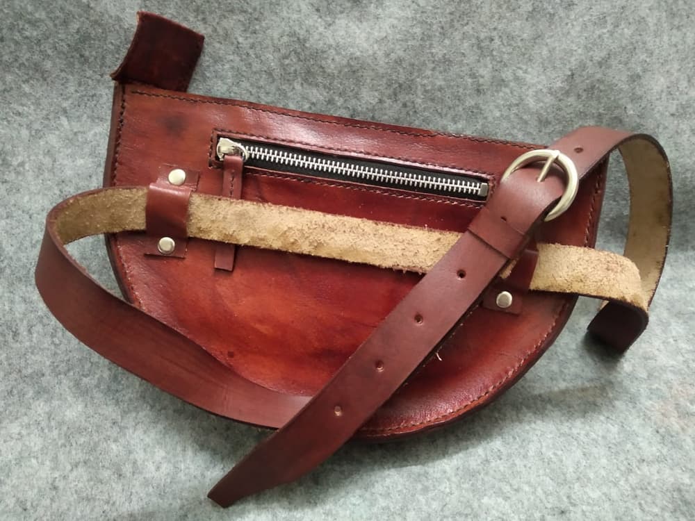 West bag with belt