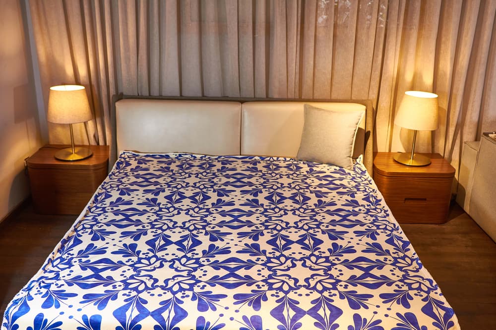 Blanket (blue pattern)