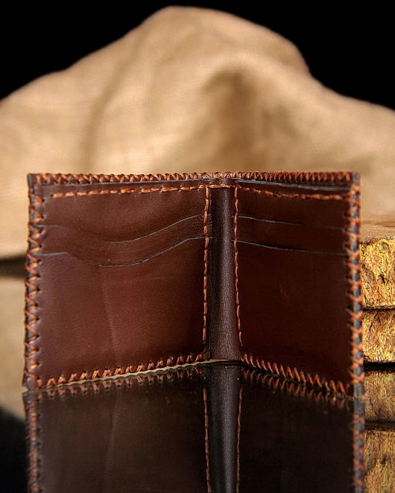Donza brown wallet with line carving