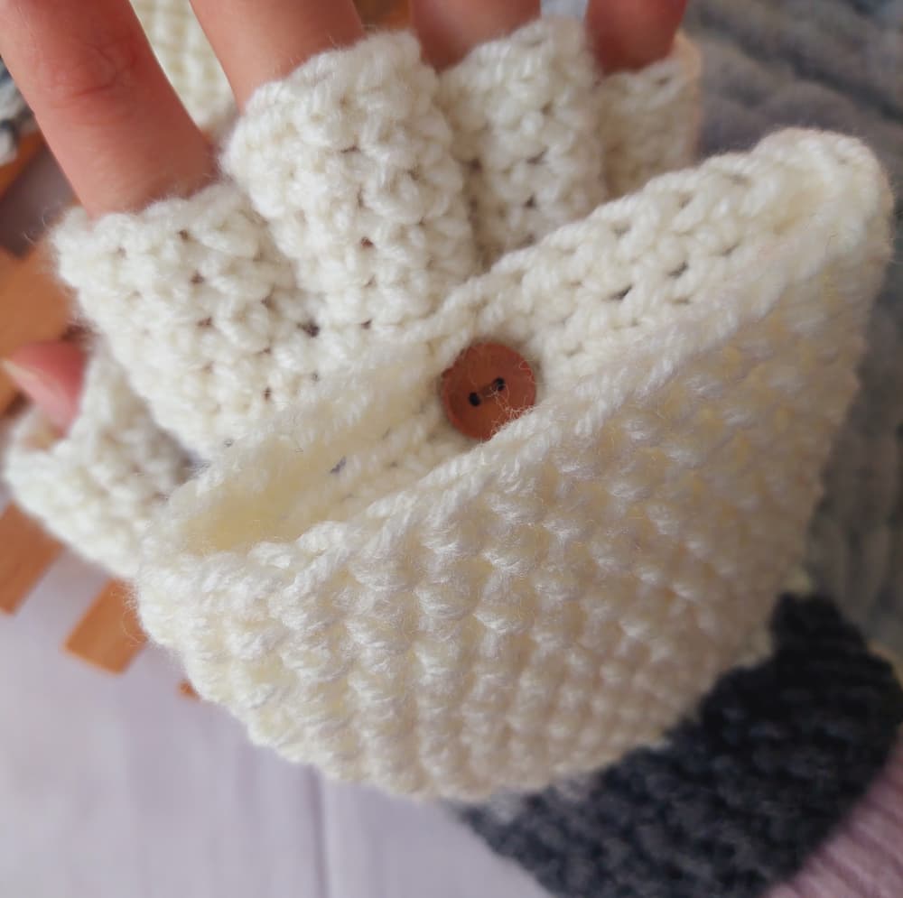 Crochet grey convertible gloves with fingers