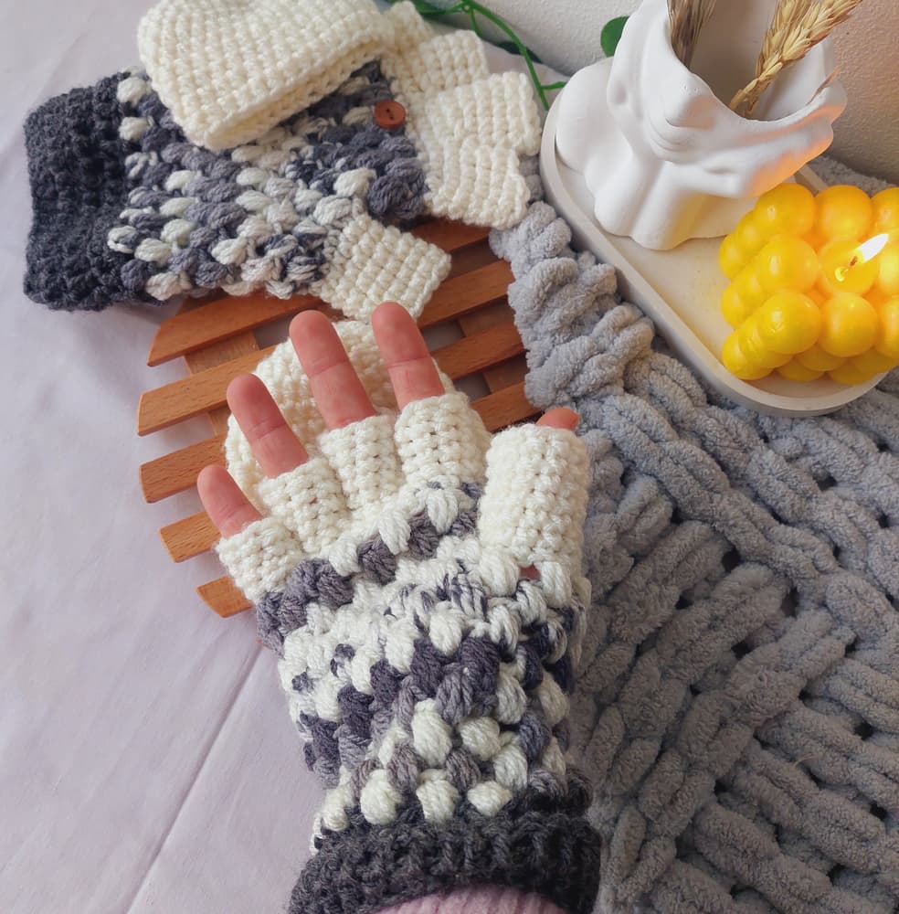 Crochet grey convertible gloves with fingers