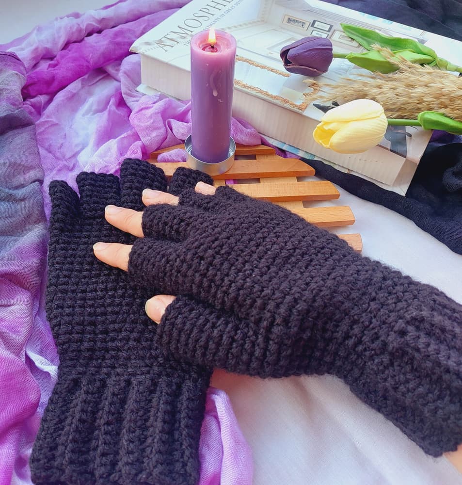 Black crochet  half finger gloves 