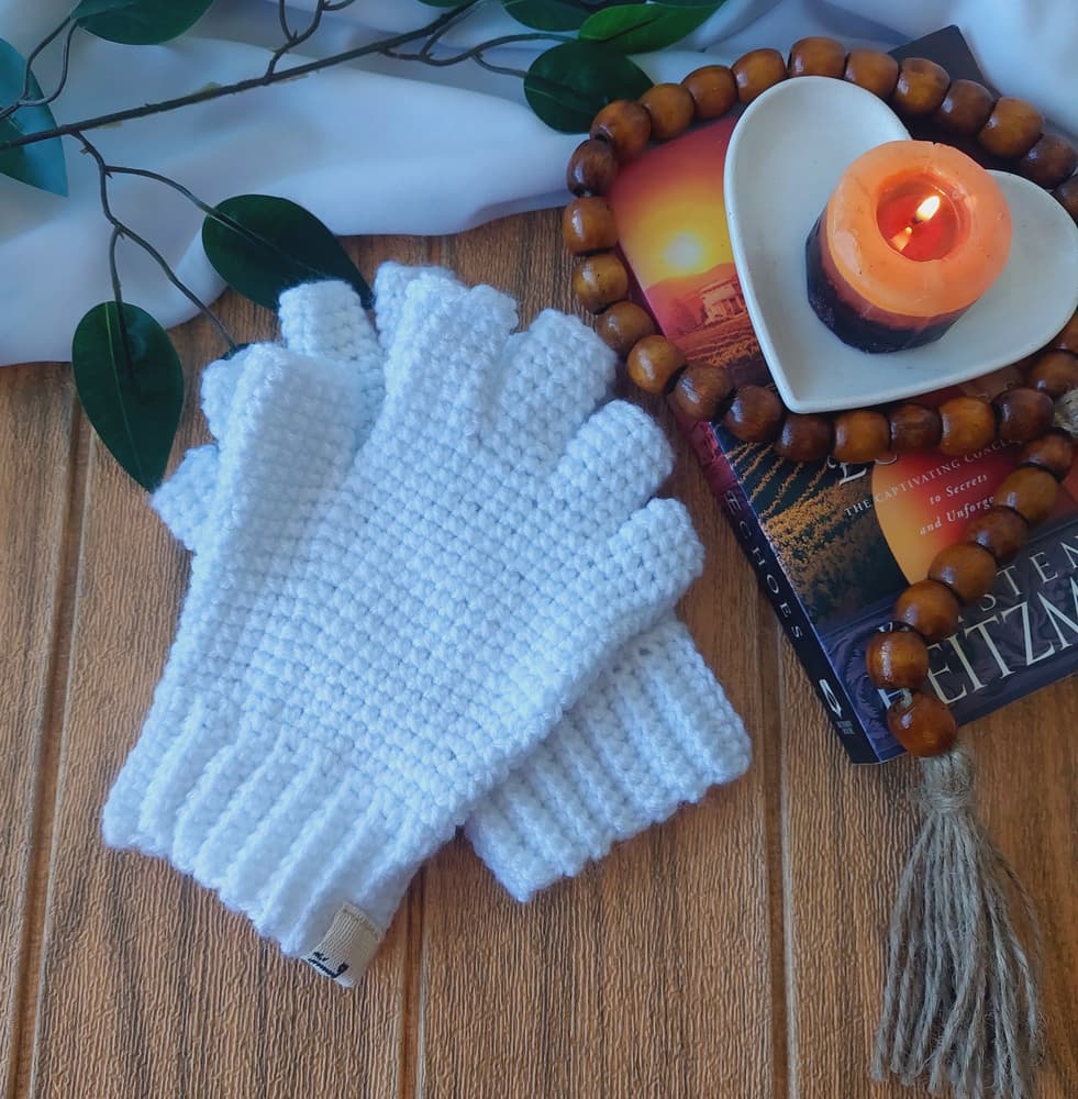 Crochet white half finger gloves 