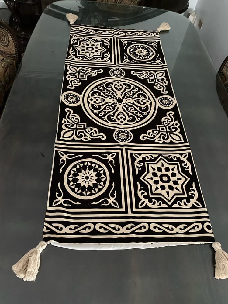 Ramadan table runner with islamic pattern