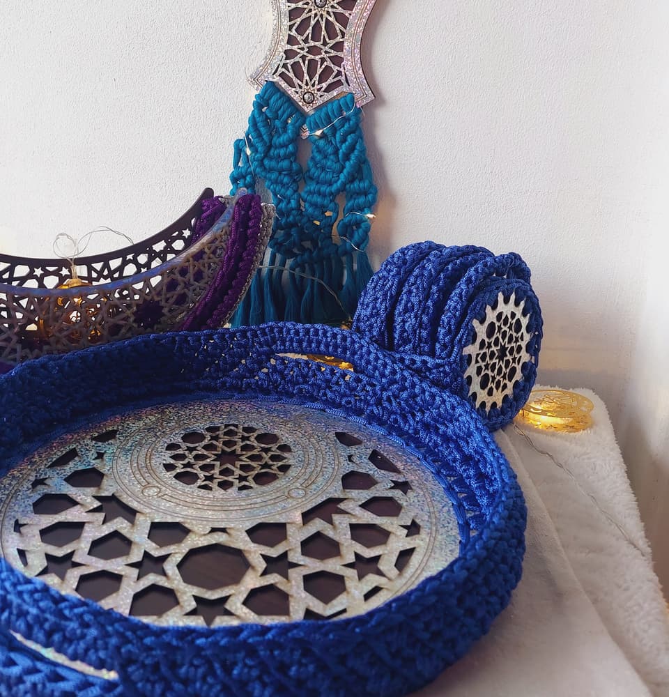 Blue circle crochet tray with coasters 