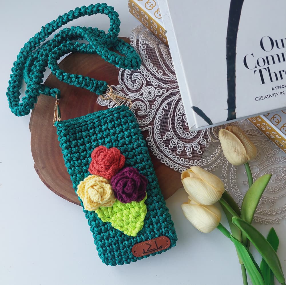 Green crochet mobile cover 