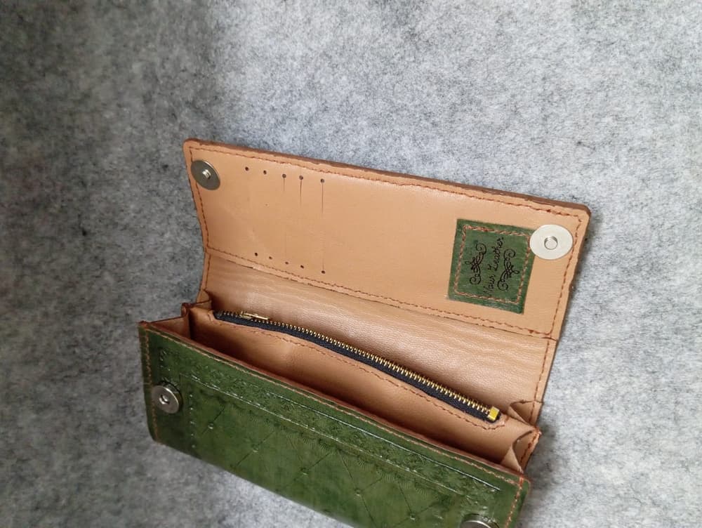 Genuine leather wallet, olive color