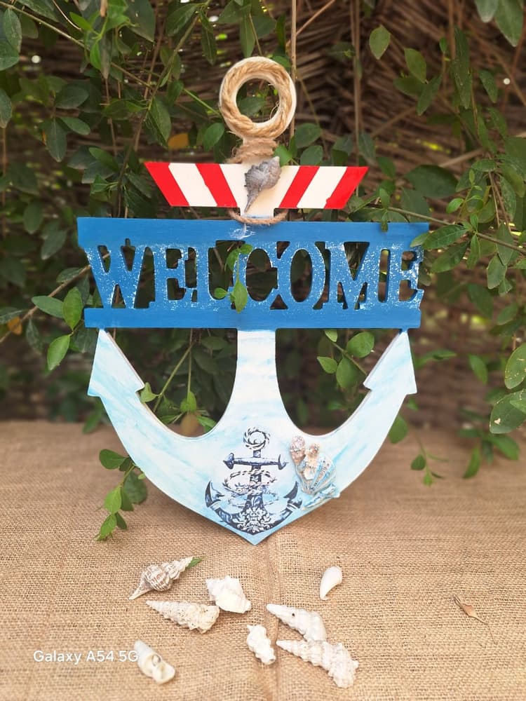 Wooden Welcome Anchor with snails