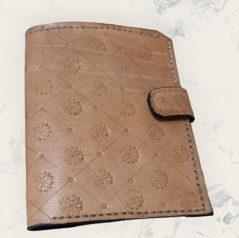 Women's natural leather wallet
